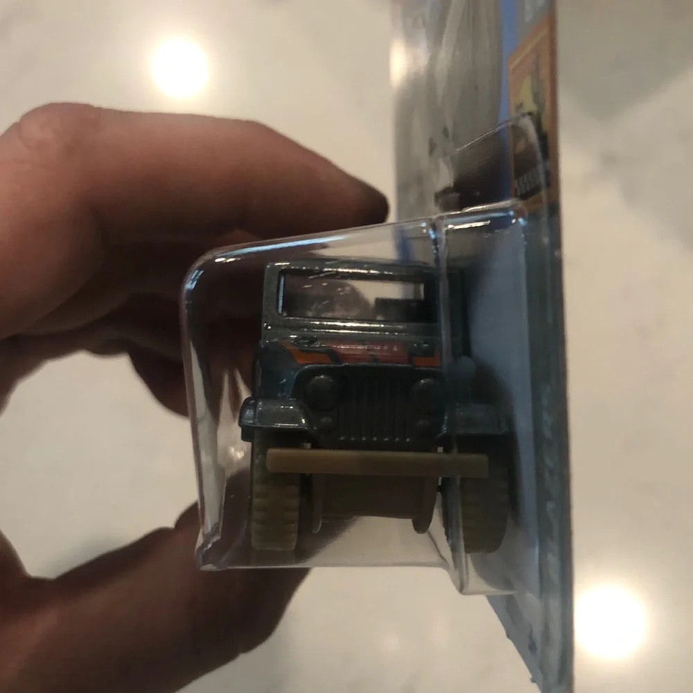 Jeep Scrambler Silver - Picture 4 of 8